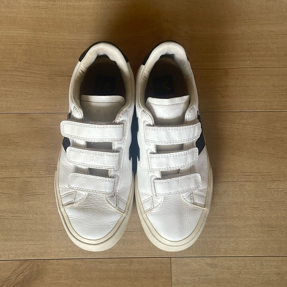 Veja Recife V-Lock Women's Size 7 Leather White Low Top 3 Strap Sneakers Shoes
